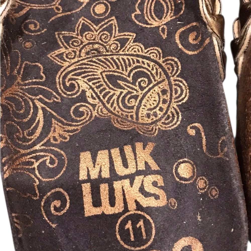NWT Muk Luks Elaine Women's Size 11 Bronze‎ Braided Thong Sandal with Crossover